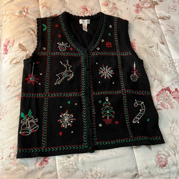 “Draper’s & Damon’s Christmas Vest - Picture 2 of 14